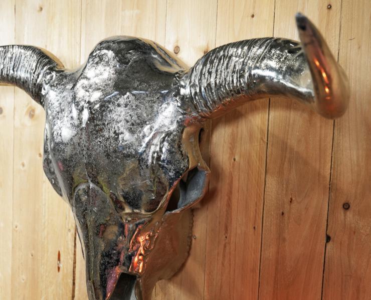 MN-WD-3033-Stierkopf-XXL-aus-Metall-Silber-zum-Aufh-ngen-6-fotor-20231220123312 Stierkopf XXL aus Metall in der Farbe Silber zum Aufhängen an der Wand
