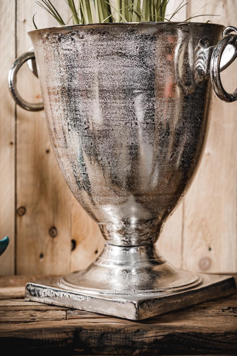 MN_Ambiente_12_11_2021-63 Deko Pokal aus Metall in Silber
