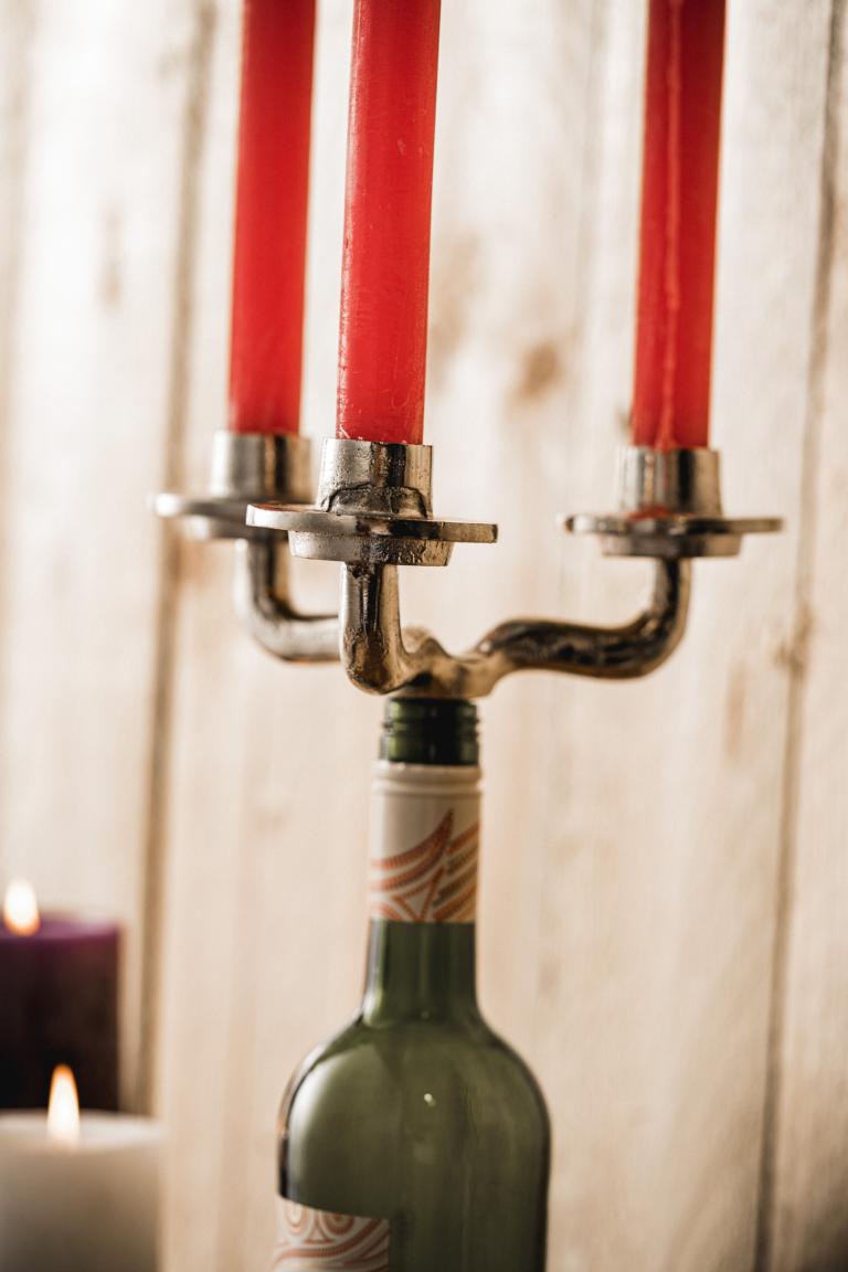 MN_Ambiente_05_07_2021-00029 Kerzenhalter Kerzenständer Flasche Bottle Silber aus Metall für Stabkerzen