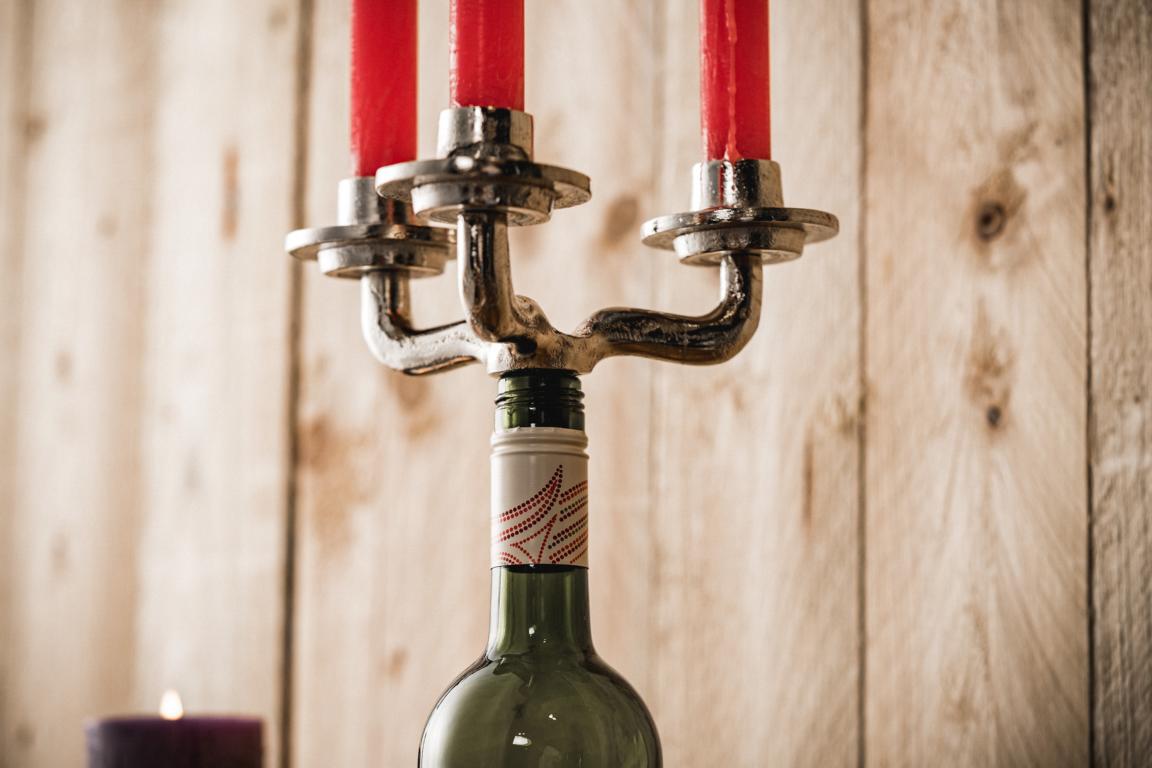 MN_Ambiente_05_07_2021-00022 Kerzenhalter Kerzenständer Flasche Bottle Silber aus Metall für Stabkerzen