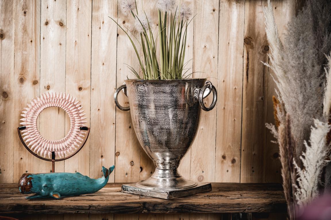 MN_Ambiente_12_11_2021-60 Deko Pokal aus Metall in Silber